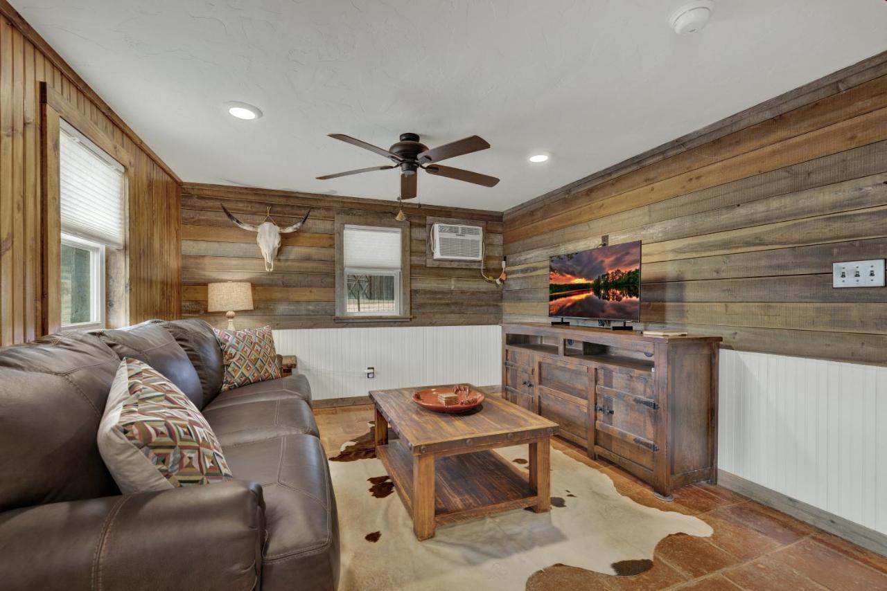 Ohana Ranch Cabin - 12 Minutes To Historic Main St Fredericksburg Exterior foto